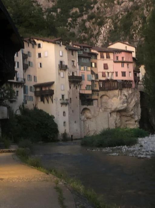 Confortable Au Pied Du Vercors Pont-en-Royans Exterior photo